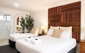 Beachmere Palms Motel